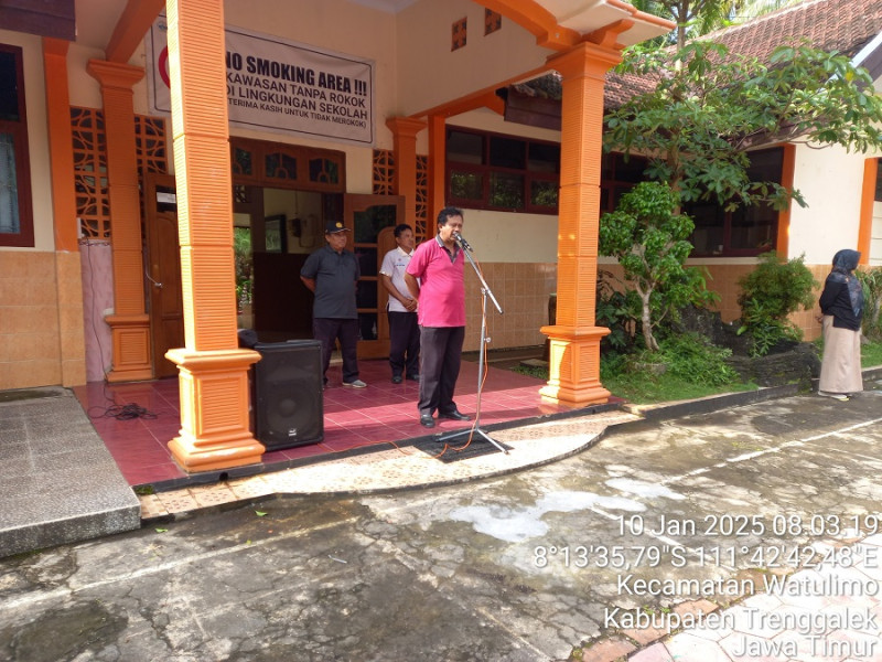 Praktik Menanam Bawang di Sekolah Bersama BPP Kecamatan Watulimo