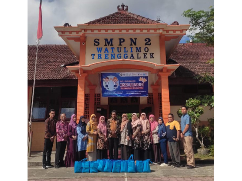 Kegiatan Berbagi Bapak/Ibu Pendidik & Tenaga Kependidikan SMP Negeri 2 Watulimo