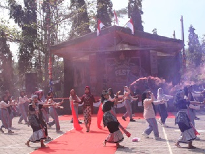 FESTIVAL DAN PENTAS SENI SMPN 2 WATULIMO MERIAHKAN HUT RI KE-80