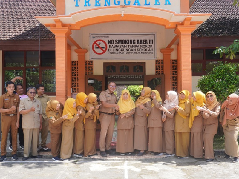 Penuh Haru, Guru SMPN 2 Watulimo Pamit Tugas