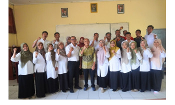 Pelepasan Purnatugas Guru Olahraga SMPN 2 Watulimo