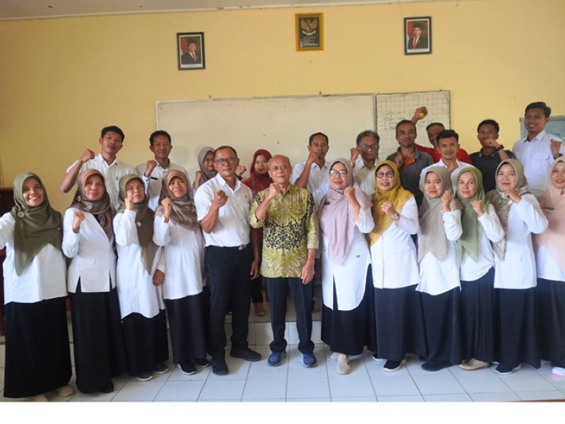 Pelepasan Purnatugas Guru Olahraga SMPN 2 Watulimo